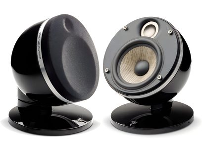 Dos altavoces compactos esféricos negros Focal Pack Dome Flax 2.0, tweeter dorado de lino, altavoz beige estriado