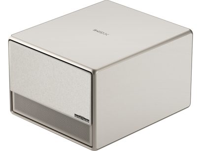 Vidéoprojecteur XGIMI Horizon Ultra gris clair, vue de face, format cubique, grille haut-parleur à l'avant