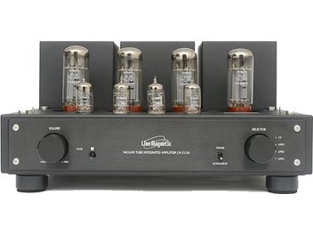 Ampli hi-fi à tubes Line Magnetic LM-211IA noir, vue de face, 4 tubes à vide, boutons et prises en façade, boîtier noir