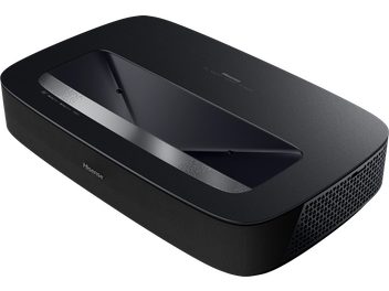 Hisense PL2 vidéoprojecteur noir, vue en angle, surface lisse, grille latérale, panneau supérieur incliné, détails argentés
