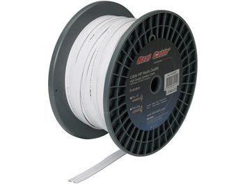 Bobine de câble blanc plat pour enceinte Real Cable FL400B, sur fond noir, vue de face et de côté