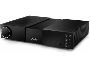 Préamplificateur stéréo Naim Audio NAC 332, boîtier métallique brossé noir, trois modules alignés, molette volume circulaire argentée gauche, logo naim central blanc, six boutons entrée ronds droit, bouton alimentation rond droit, prise-casque inférieure droite, ailettes latérales, vue trois-quarts avant