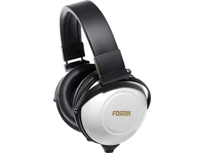 Casque hifi filaire Fostex TH-900 Mk2 blanc nacré laqué, vue trois-quarts avant gauche, coques fermées avec logo doré, arceau rembourré similicuir noir et yokes métalliques noirs