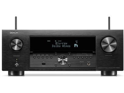 Ampli home-cinéma Denon AVC-X4800H noir, face avant avec écran LCD bleu affichant "Blu-ray Dolby Atmos", boutons et prises