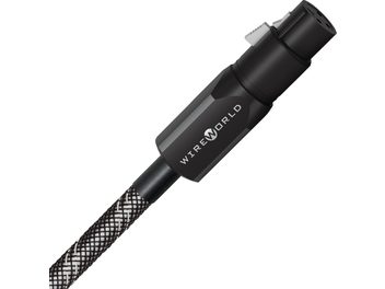 Câble audio numérique AES/EBU 1m avec connecteur noir cylindrique, logo visible, gaine tressée noire et blanche, vue en angle