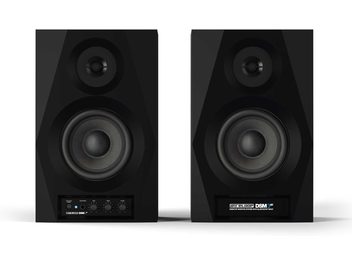 Casse amplificate nere Reloop DSM-3 BT con due altoparlanti circolari e un pannello di controllo sull'altoparlante sinistro