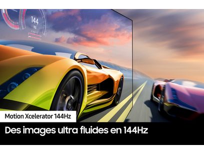 Voiture de sport jaune et orange futuriste sur route avec graphique "Motion Xcelerator 144Hz" et autre voiture floue derrière