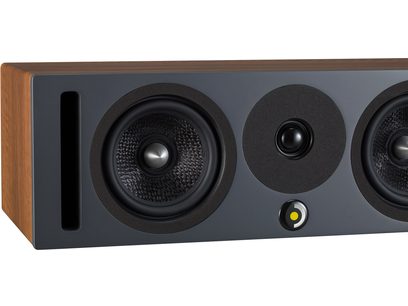 Centerhøjttaler Davis Acoustics Krypton C Classik valnød, set forfra, 2 cirkulære højttalere, 1 central diskant, lodret port til venstre