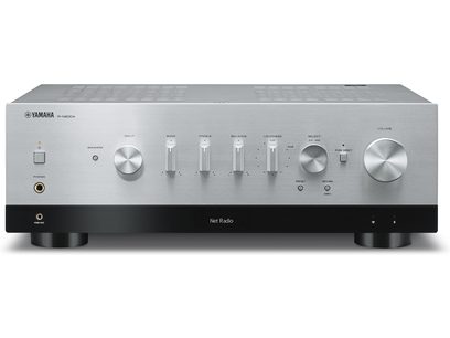 Ampli hi-fi stéréo Yamaha R-N800A argent, vue de face, façade argentée avec boutons et prises, affichage LED central