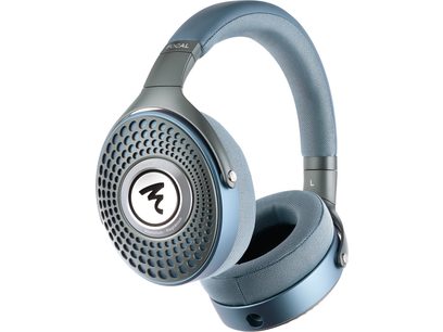 Casque hifi clos Focal AZURYS, couleur bleue, arceau rembourré, oreillettes circulaires perforées, logo central