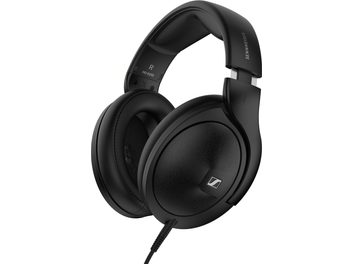 Casque hifi clos Sennheiser HD 620S noir, vue de trois quarts, oreillettes ovales, coussinets rembourrés, câble détachable