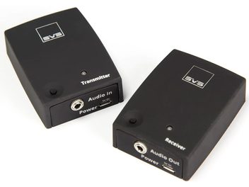 To sorte SVS SoundPath trådløse lydadaptere, den ene set forfra med logo, den anden set bagfra med lydstik