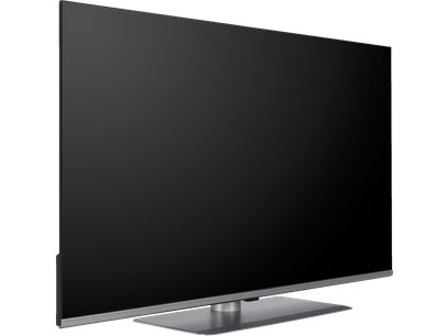 TV-50W83AEG Panasonic, écran plat noir, angle de vue légèrement latéral, bordures fines, support rectangulaire argenté
