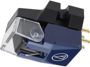 Sort og blå Audio Technica VM520EB vinylpickup-enhed, set fra 3/4 bagfra, med diamantpickup
