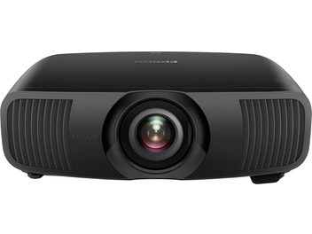 Epson EH-LS9000B videoprojektors melnā krāsā, matēta plastmasas apvalks, skats no priekšas, centrālais objektīvs, vertikālie ventilācijas rešētki