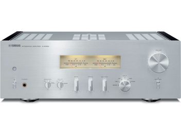 Amplificatore hi-fi stereo Yamaha A-S1200 argento, vista frontale, pannello frontale argentato con pulsanti, prese e display VU-meter