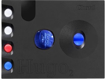 Convertisseur audio portable Chord Hugo 2 noir avec 4 boutons colorés, 2 prises jack et un écran bleu sur face avant noire