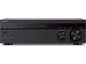Sony STR-DH190, όψη από μπροστά, μαύρο ορθογώνιο περίβλημα, κυκλικά κουμπιά, ψηφιακή οθόνη, υποδοχές ακουστικών και βοηθητική είσοδος