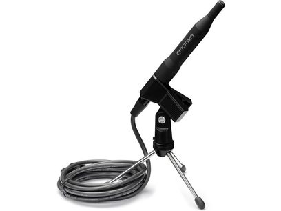 Microphone à pied noir Emotiva avec trépied, câble spiralé et base ronde, vu de trois-quarts face
