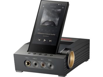 Préampli casque Astell&Kern ACRO CA1000T noir avec écran tactile affichant des paramètres audio, vu de face et de 3/4 arrière droit