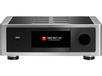 Preamplificatore home theater NAD M17 V2i, telaio grigio antracite, pannello frontale con display, pulsanti e cassetto, numerose prese sul retro