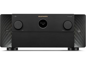 Preamplificatore home cinema Marantz AV 20 nero in metallo spazzolato, vista frontale, dotato di due ampie manopole circolari che incorniciano uno schermo centrale rotondo, fianchi testurizzati con motivo moiré, pulsante di accensione a sinistra e presa cuffie a destra