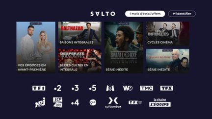 Στιγμιότυπο οθόνης από ψηφιακή πλατφόρμα streaming με σκούρο μπλε φόντο, που εμφανίζει το λογότυπο «SALTO» και ένα προωθητικό κουμπί στην κορυφή, μια κεντρική διάταξη με εικονίδια σειρών που περιλαμβάνουν φωτογραφίες χαρακτήρων και πολύχρωμους τίτλους, καθώς και μια κάτω σειρά με λευκά λογότυπα τηλεοπτικών καναλιών.
