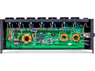 Audioquest Πακέτο Niagara 1200 + NRG-Y3 2M, εσωτερική όψη, πράσινη πλακέτα κυκλώματος, πορτοκαλί κυκλικές πηνία, πολύχρωμα καλώδια