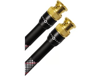 Vedere de aproape a cablului coaxial Wireworld Silver Starlight 8, cu conectori BNC din metal aurit, manta împletită neagră și argintie