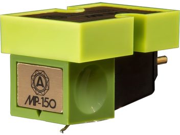 Cellule pour platine vinyle Nagaoka MP-150 en plastique vert clair avec plaque frontale métallique dorée gravée, pointe de lecture visible sous le corps, vue en perspective avant droite