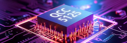 Gros plan sur un circuit imprimé bleu avec des broches dorées, éclairé par une lumière violette, texte "OCC 5123" visible