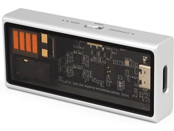 Højkvalitets hovedtelefonforforstærker M15C, rektangulært metalkabinet, gennemsigtig front, der afslører printplader og stik