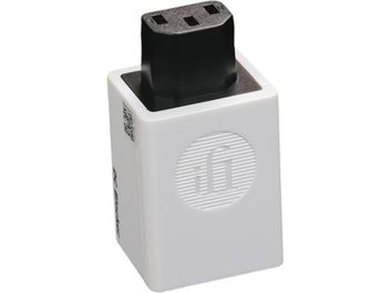 Conditioner de rețea iFi Audio DC Blocker+ alb din plastic, carcasă dreptunghiulară văzută în perspectivă trei sferturi, cu conector IEC negru pe partea superioară și logo circular în relief pe fața frontală