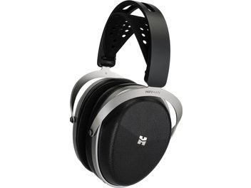 Hifiman Audivina LE slēgtie auskari, melni un sudraba krāsā, ar metāla armatūru, teksturētām melnām čaumalām, perforēts galvas josta, trīs ceturtdaļu skats