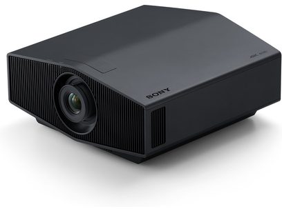 Vidéoprojecteur Sony VPL-XW5000ES noir, vue de face, forme rectangulaire, grille noire à l'avant, objectif décentré