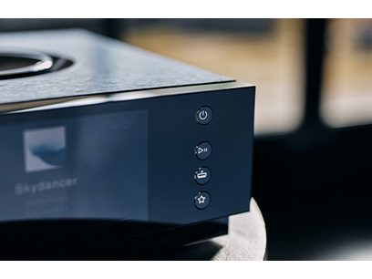 Préampli casque Naim Audio Uniti Atom Headphone Edition noir, vue de face rapprochée sur les boutons de contrôle