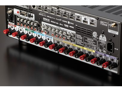 Denon AVC-X3800H sort hjemmebiografsforstærker, bagsigte nærbillede, audio/video-tilslutninger med HDMI-, RCA-stik og skrueterminaler