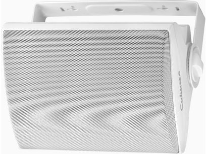 Enceinte rectangulaire blanche, grille métallique sur la face avant, vue de trois-quarts avant droit