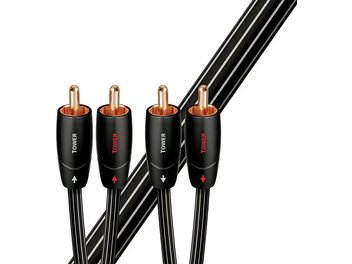 Neli 0,6-meetrist Audioquest Tower RCA-helikaablit, kuldse viimistlusega ühendused, must ümbris, paralleelselt valge taustaga
