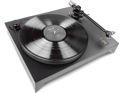 Gold Note Valore 425 Plus sort pladespiller med B-5 tonarm, set ovenfra med lukket låg, på hvid baggrund